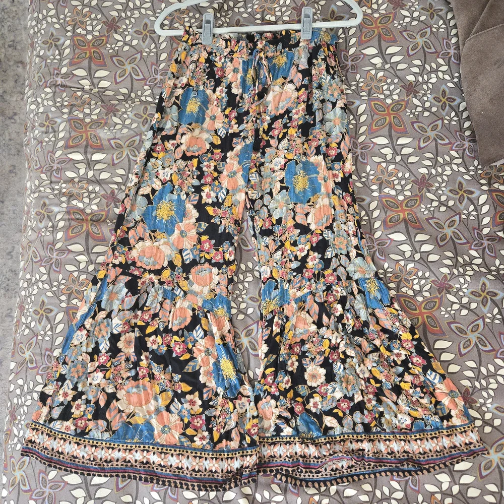 Angie Floral Wide-Leg Beach Flowy Pants Size Large Black Floral Peach Blue Multi - Picture 10 of 16